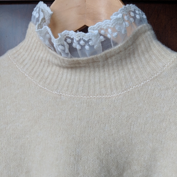 NWT Zara Cream knit with lace trim. - Picture 4 of 7